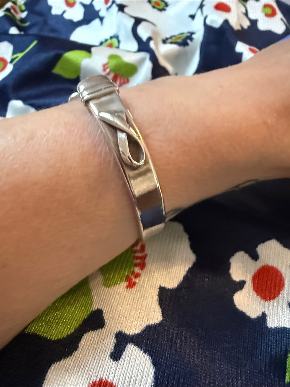 Sterling Silver UNTIL THERES A CURE 7" Cuff Bracelet
Breast Cancer Awareness 925